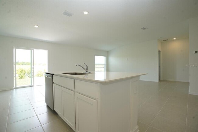 Building Photo - 2430 McKinley Dr
