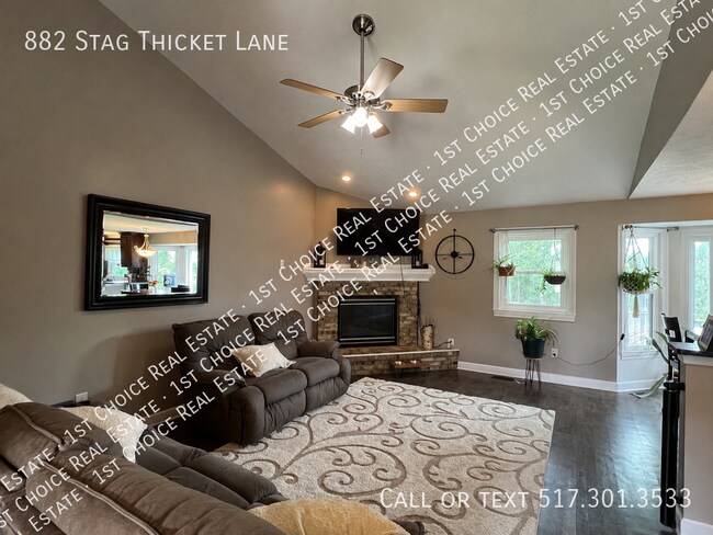 Foto del edificio - 882 Stag Thicket Ln