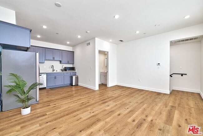 Foto del edificio - 14550 Burbank Blvd