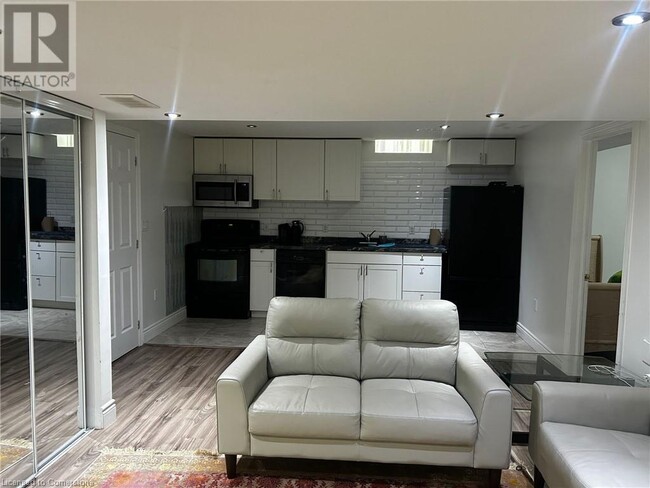 Building Photo - 381 Crerar Dr