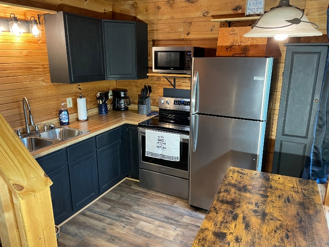 Building Photo - 516 Twin Rivers Dr