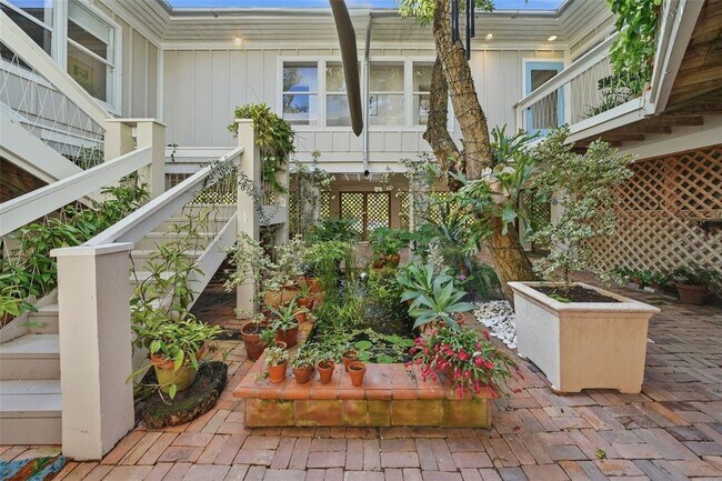 Foto del edificio - 700 Lands End Dr