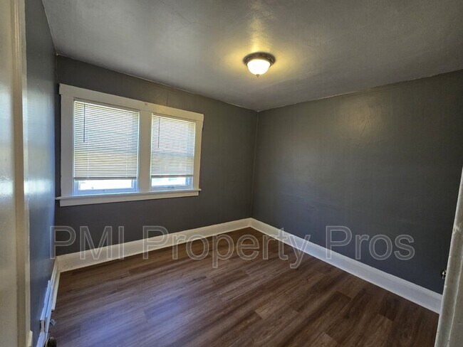 Foto del edificio - 3371 N Richards St