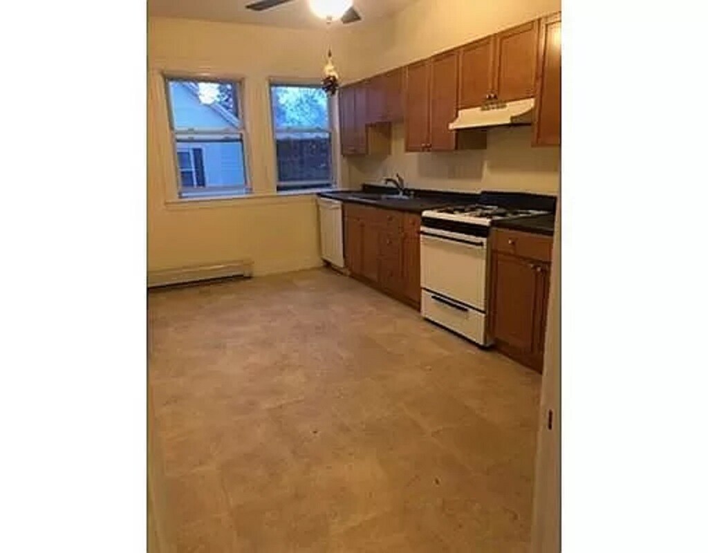 Primary Photo - 23 Park St
