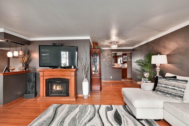 Building Photo - 15470 W Mayflower Dr