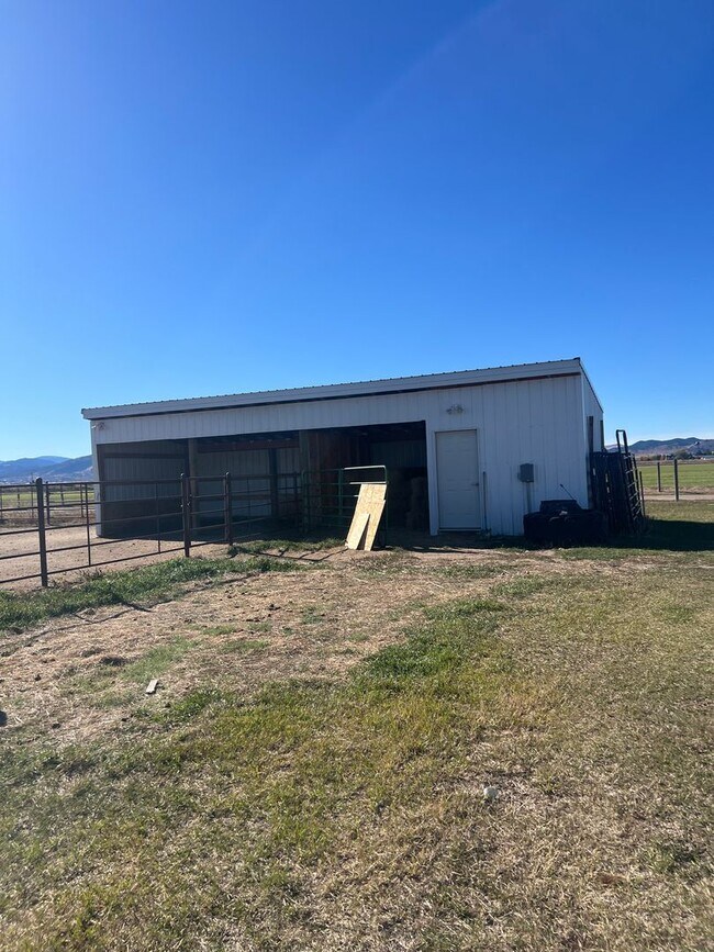 Foto del edificio - Horse Property