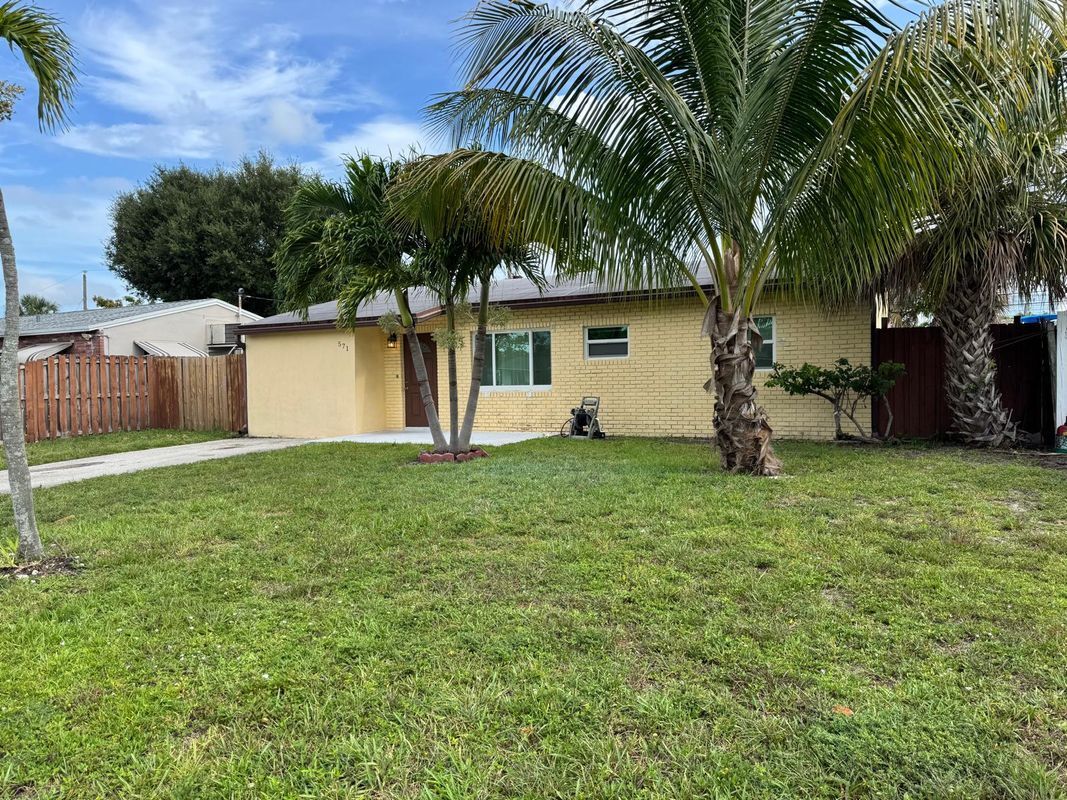 Foto principal - 5441 NE 1st Ave.