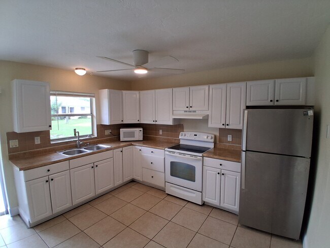 Foto del edificio - 913 SE 14th Terrace