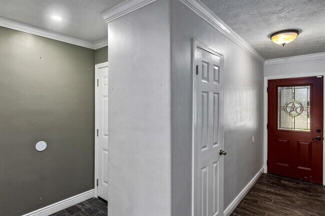 Building Photo - 9065 Landis Dr