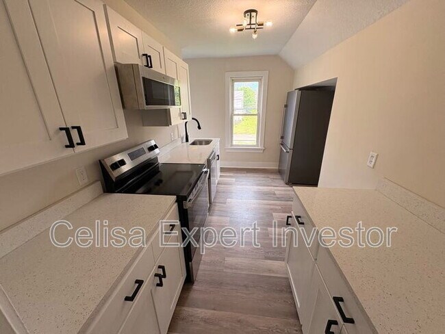 Foto del edificio - 807 Edgewater Ave