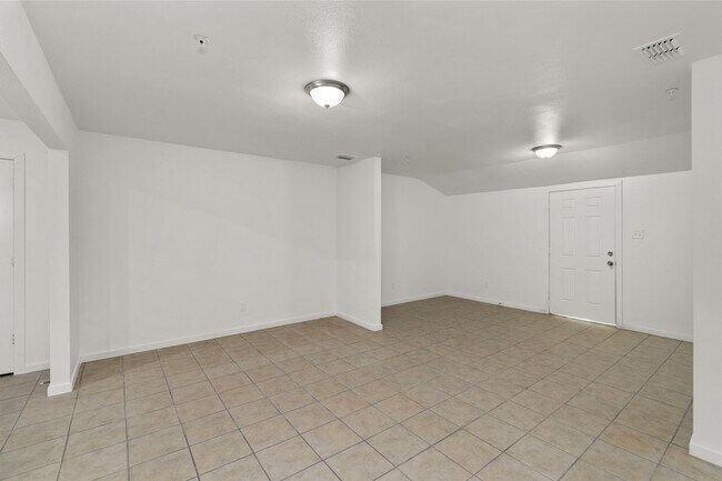 Foto del edificio - 316 W 7th St