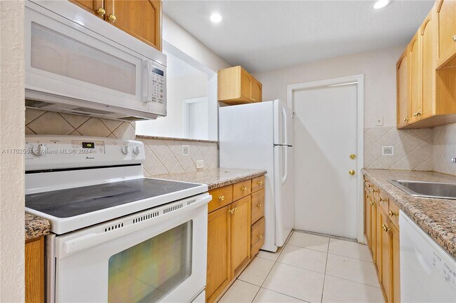 Building Photo - 13890 SW 90th Ave