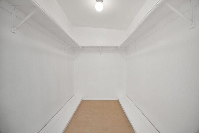 Foto del edificio - Desirable Fullerton Home 4 Bed 2 Bath w/ Pool & Jacuzzi