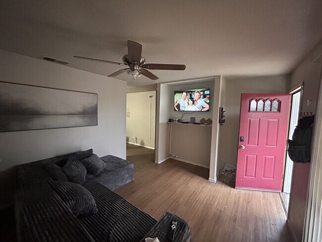 Foto del edificio - 313 Deborah Dr