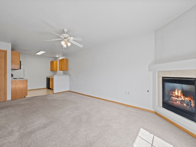 Building Photo - Well Maintained 2-Bed, 2-Bath Condo in Prime Location Near CSU!