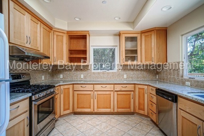 Building Photo - Pebble Beach Beauty!