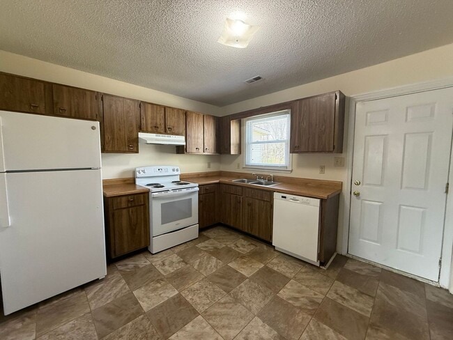 Building Photo - Nice 2 bedroom, 1 bath duplex