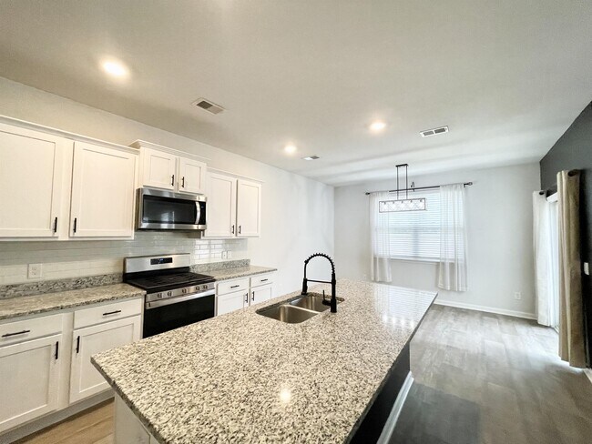 Foto del edificio - 721 Pepperbush St