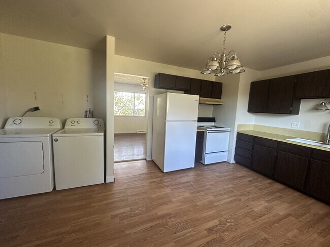 Foto del edificio - Charming 3-Bedroom Home with Spacious Yard!