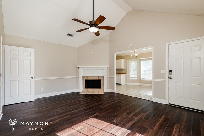 Building Photo - 2038 Red Oak Dr