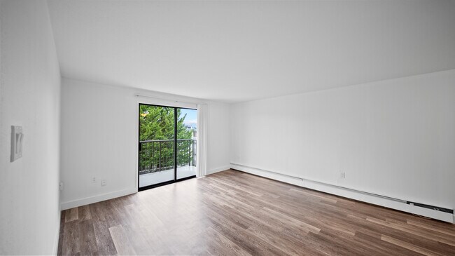 Photo du bâtiment - 837 Ellery Street, Esquimalt, BC