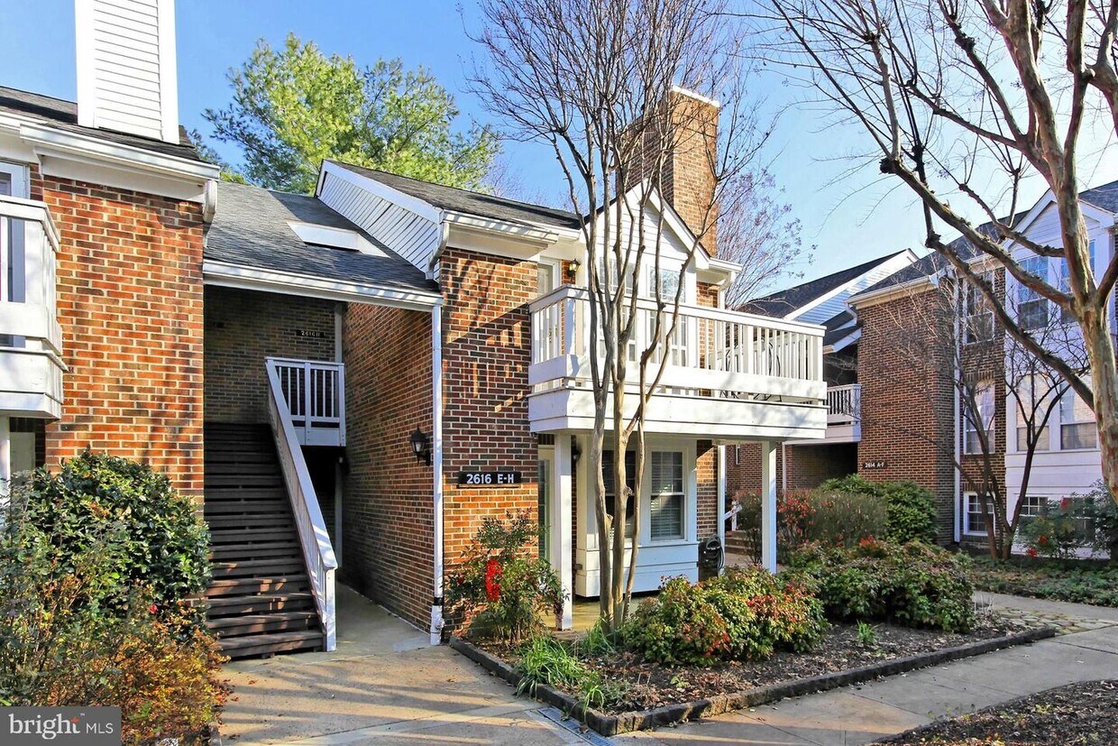2616H S Arlington Mill Dr Unit 8, Arlington, VA 22206 Apartment for