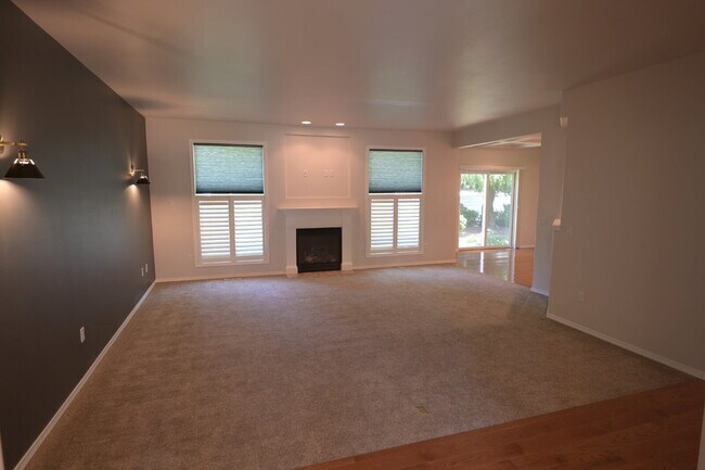 Foto del edificio - 2 bed plus office, 2 bathroom condo in Sun...