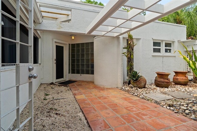 Building Photo - 5845 SW 88th St