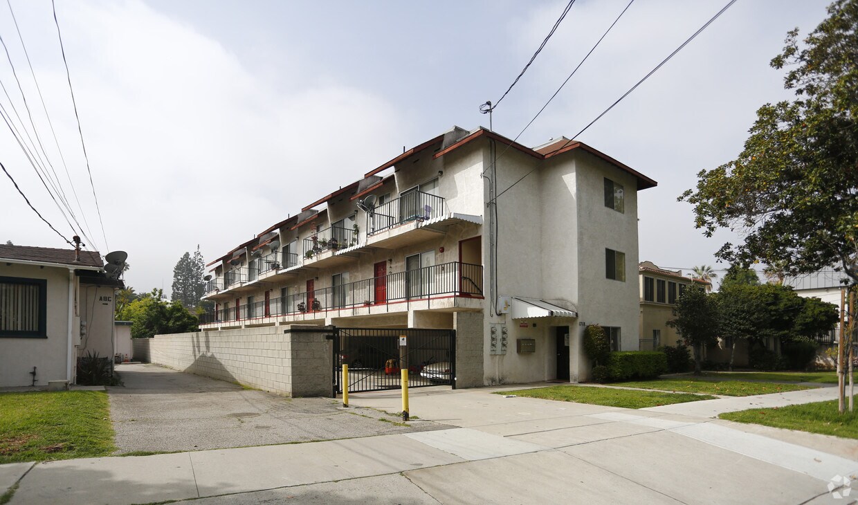 Edificio - 1718 E Glenoaks Blvd