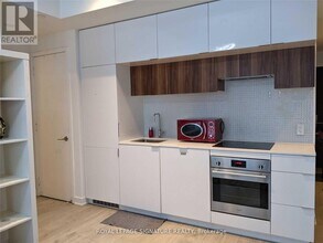 Building Photo - 185 Roehampton Ave