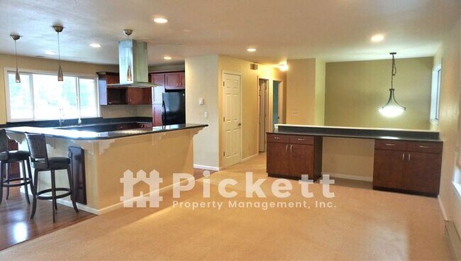 Foto del edificio - 3 Bedroom Lake Front Home on Lake Tahuyeh