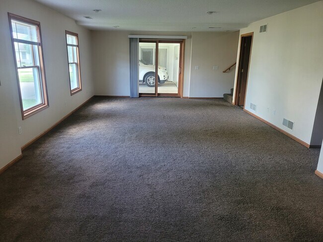 Building Photo - Sunnyslope Dr
