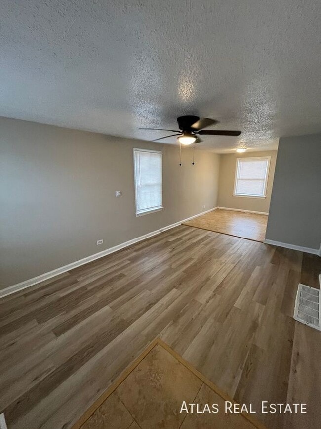 Building Photo - 7367 Oneida Dr