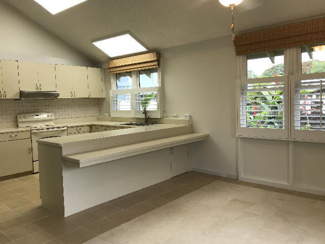 Building Photo - KAULIA PL 3/2/2+office, Split A/C, yard w/...