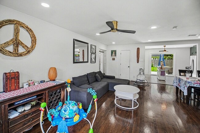 Foto del edificio - 5226 Pomander Rd