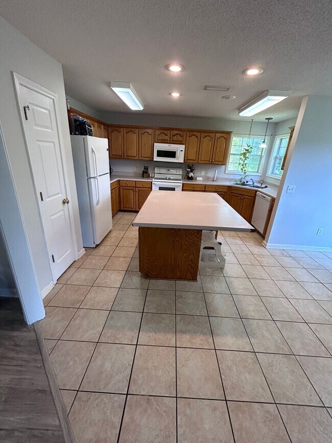 Building Photo - Indian Creek Subdivision!