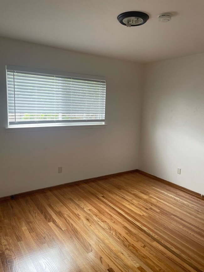 Building Photo - 805 Onyx Ct