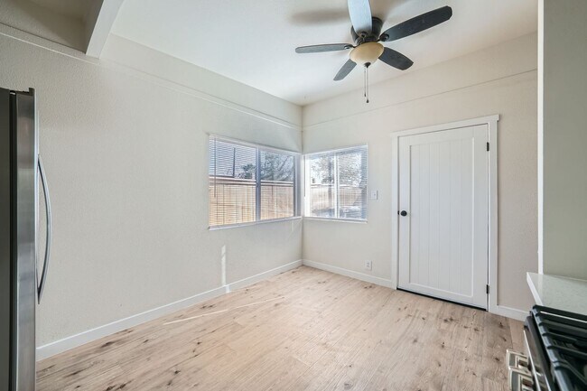 Foto del edificio - Stunning 2 Bedroom Newly Remodeled Modern Unit in Downtown Las Vegas