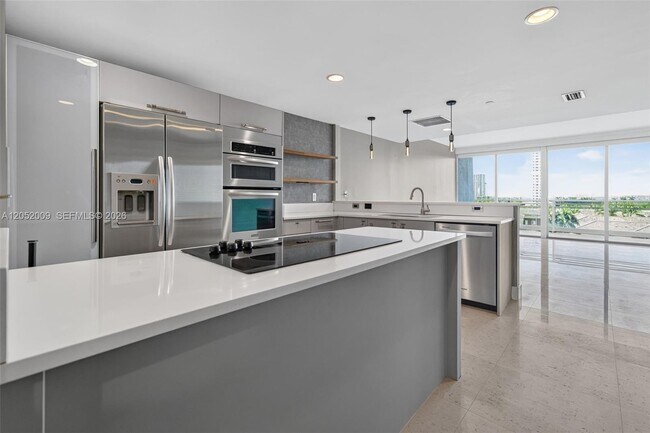 Building Photo - 2950 NE 188th St