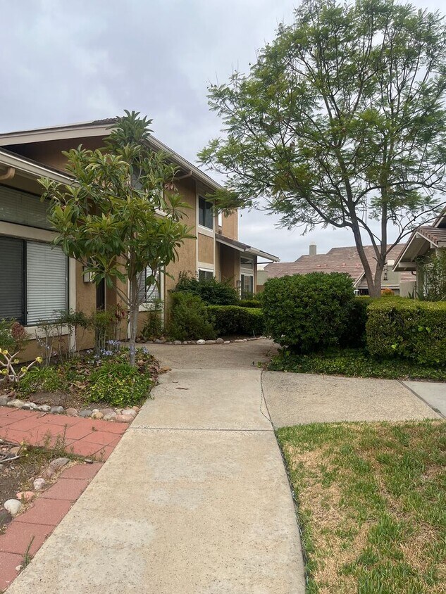 Foto principal - 3BD 3BA Townhouse in Rancho Bernardo - Pla...