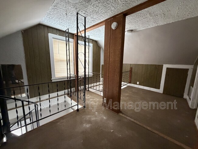 Building Photo - 355 Broadway