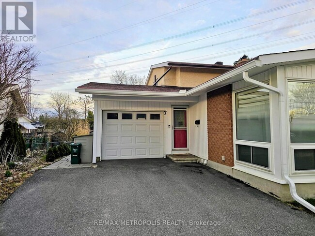 Building Photo - 7 Medhurst Dr