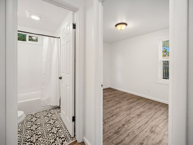 Foto del edificio - 6011 N Braeburn Dr