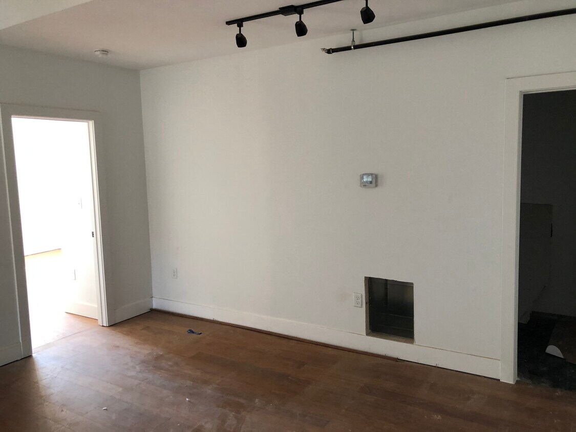 Foto principal - 142 N Main St