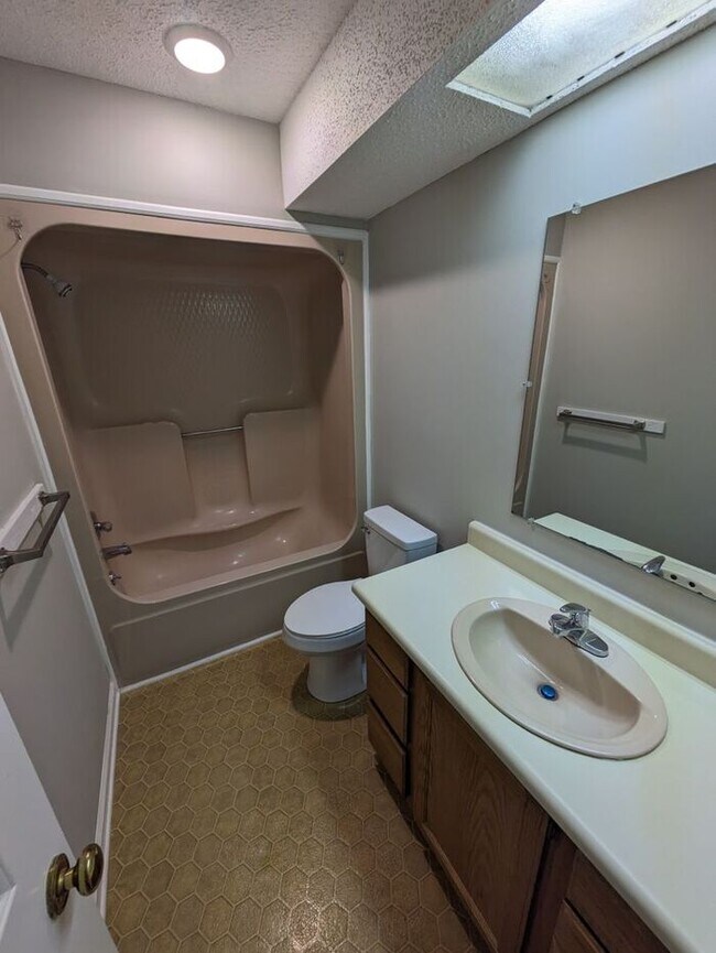 Foto del edificio - 1BD/1BA Apartment in The Elms