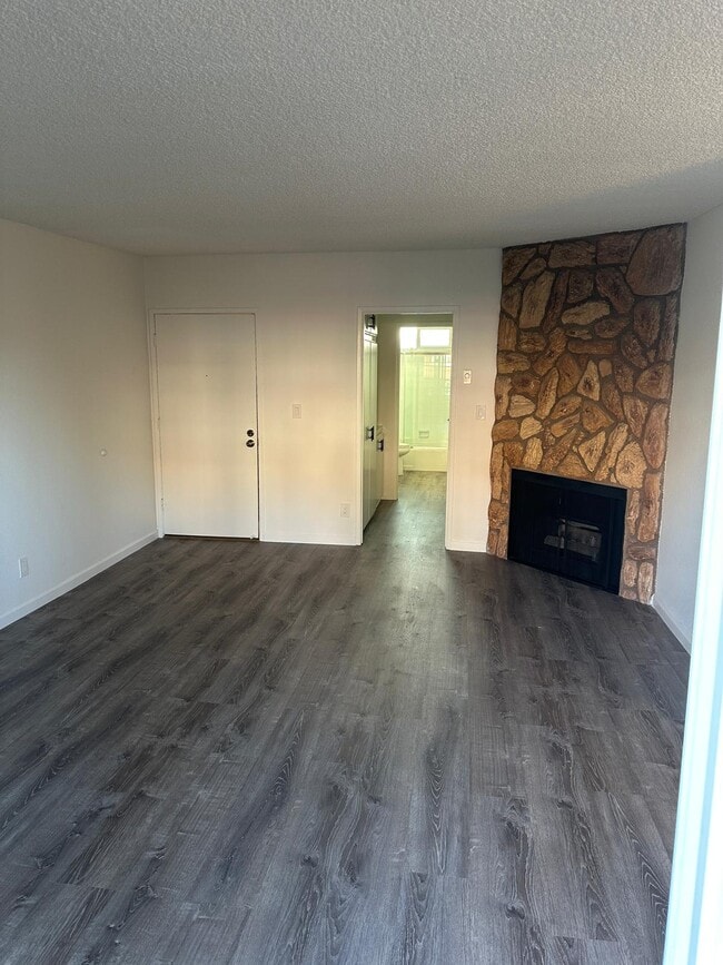 Building Photo - 1525 S Saltair Ave
