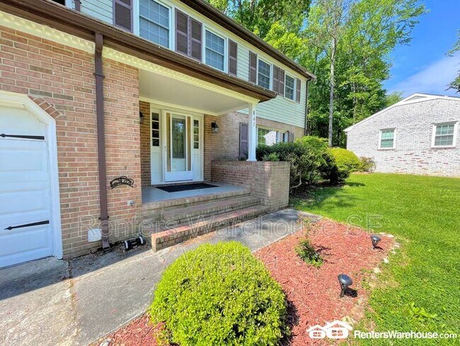 Foto del edificio - 861 Loraine Dr