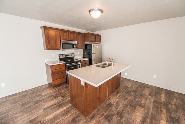 Building Photo - Beautiful Townhome with 2-Car Garage!