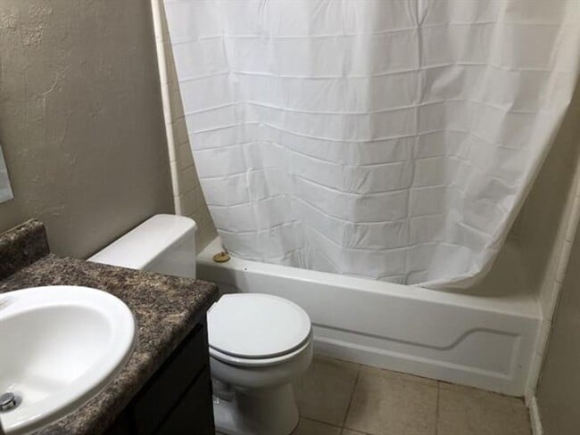 Foto del edificio - Fenced yard with NO CARPET in Melody Hills!