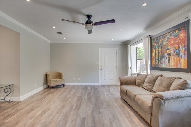Foto del edificio - Modern and updated 3/ 2 bath ranch home in...